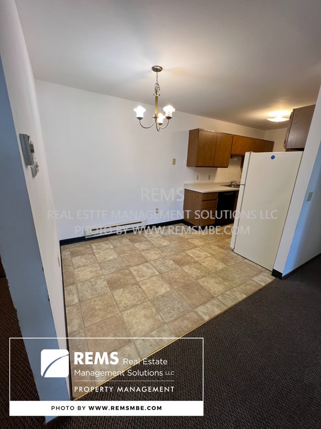 Building Photo - 564 E Slifer St