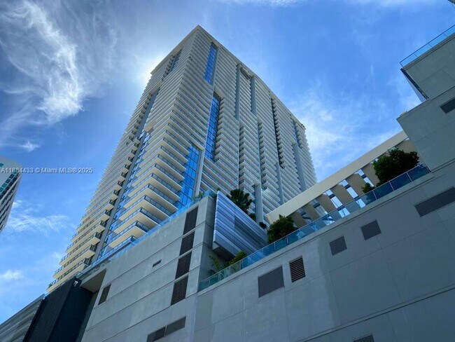 Foto del edificio - 68 SE 6th St