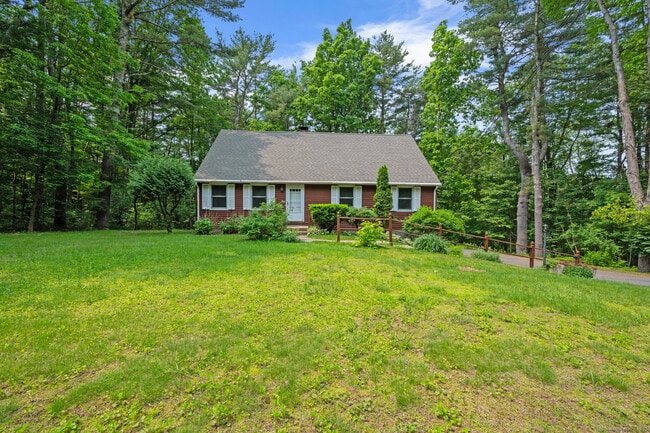 Foto del edificio - 108 Monson Rd