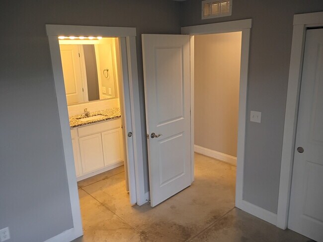 Foto del edificio - 435 Meadowlark Dr