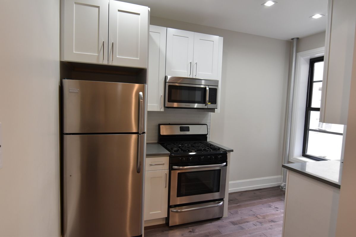 Foto principal - 310 Sterling St