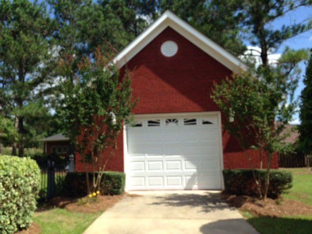 Building Photo - 103 Glencoe Way