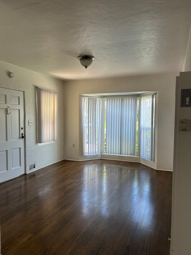 Building Photo - University Height North Park 1Br 1BA singl...