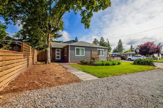 Photo - 6235 SE Clatsop St House