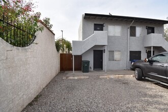 Building Photo - 156 E 21st St