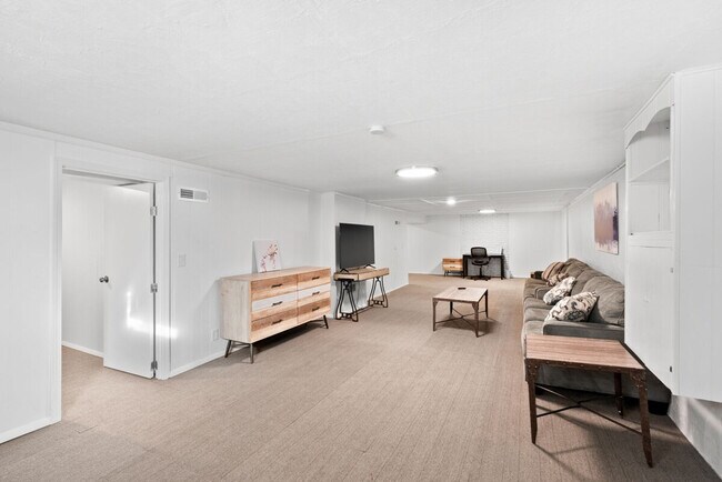 Foto del edificio - 814 Holiday Ave