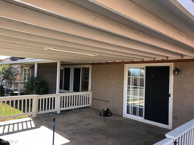 Foto del edificio - 4 br, 2 bath House - 5429 Golden Ave
