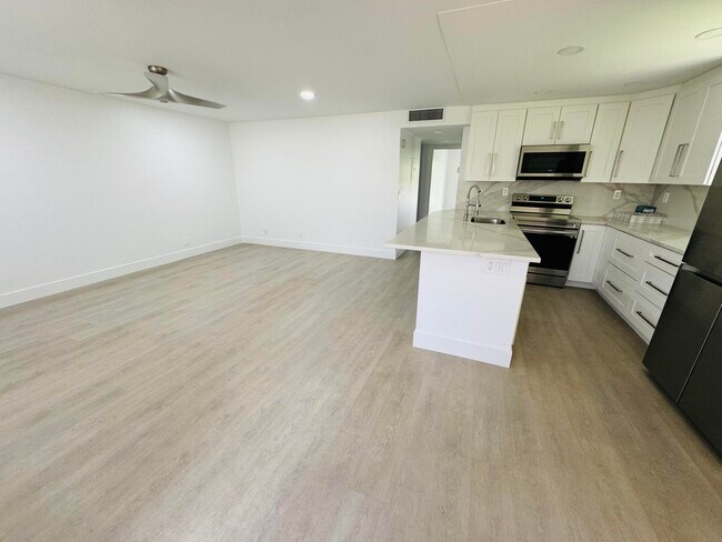 Building Photo - 970 Normandy Trail