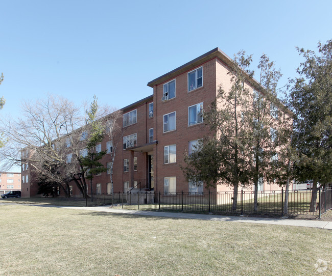 Primary Photo - 2 WYCOMBE APARTMENTS