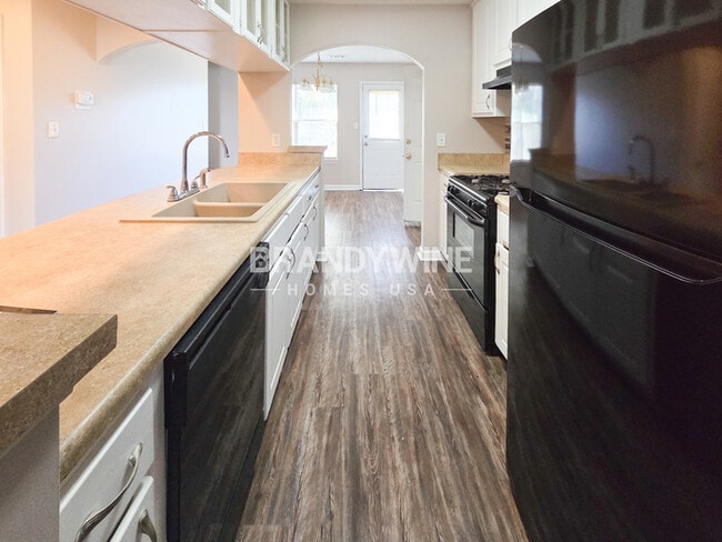 Building Photo - 6747 Saganaw Dr