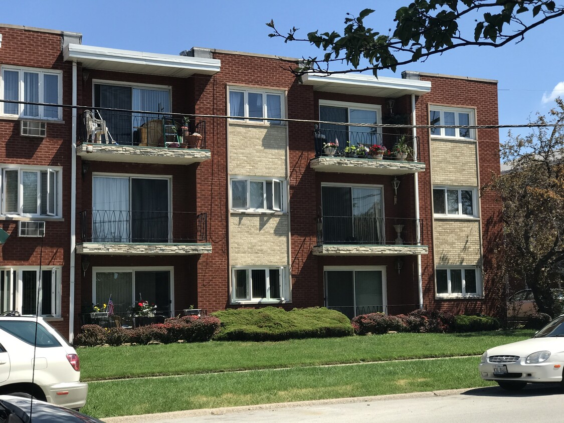 Building Photo - 4754 W 101st St