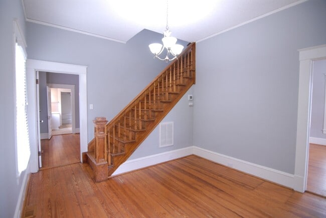 Building Photo - Charming Historical Renovated 3 bedroom 2 ...