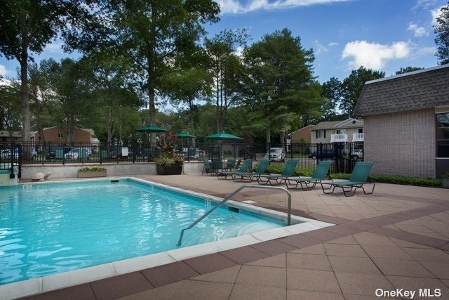 Foto del edificio - 45 Country Club Dr
