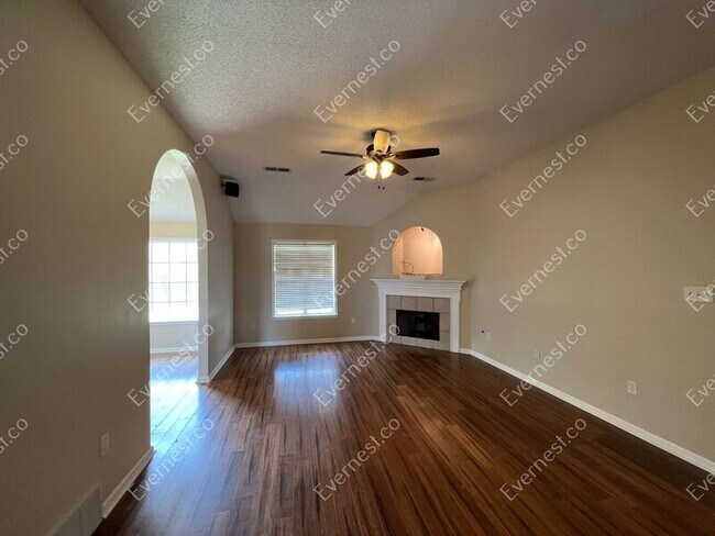 Building Photo - 13109 Sandbourne E
