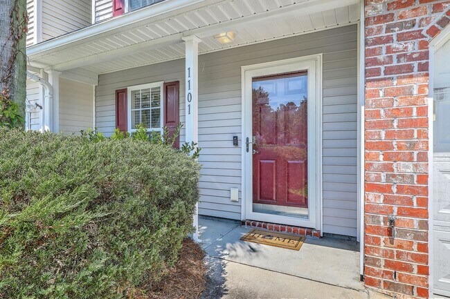 Foto del edificio - Charming 3-Bedroom Townhome in Summer Wood...