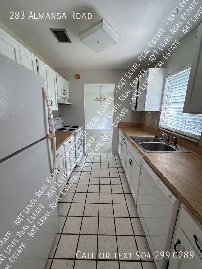 Building Photo - 283 Almansa Rd