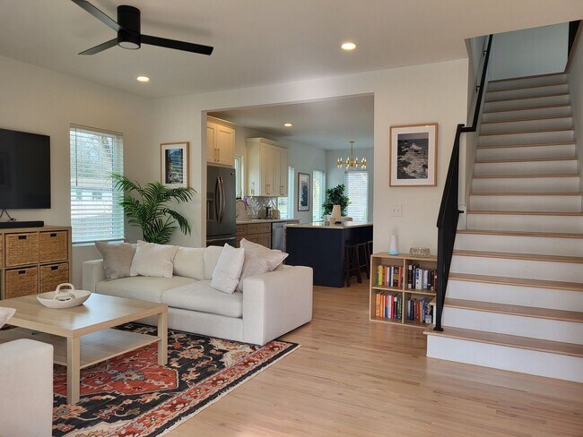 Foto del edificio - Furnished home in Lincoln Heights