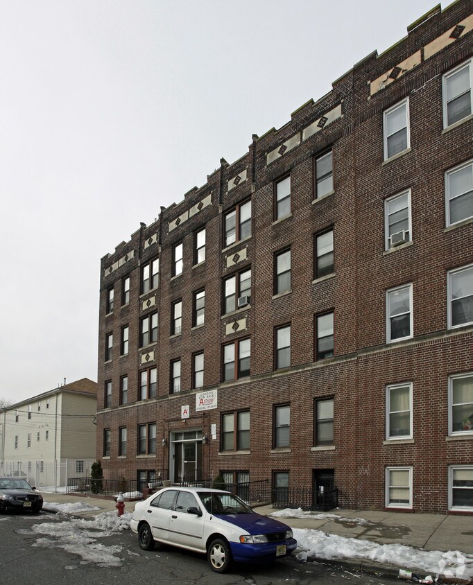 Primary Photo - 117 Corbin Ave