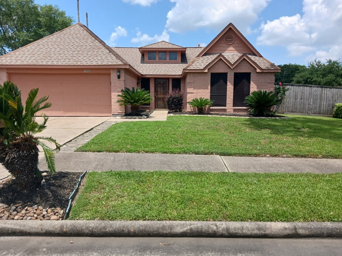 1002 Oxford Dr, Pearland, TX 77584 House Rental in Pearland, TX