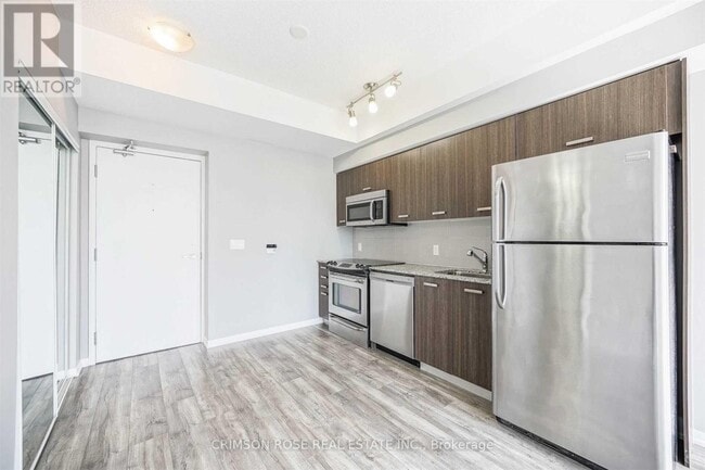 Building Photo - 832 Bay St.