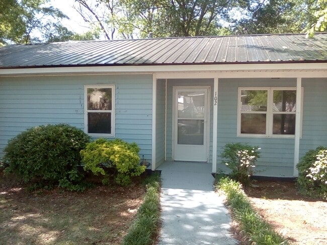 Building Photo - 102 Tom Hall Cir
