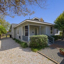 Building Photo - 208 E 38th St