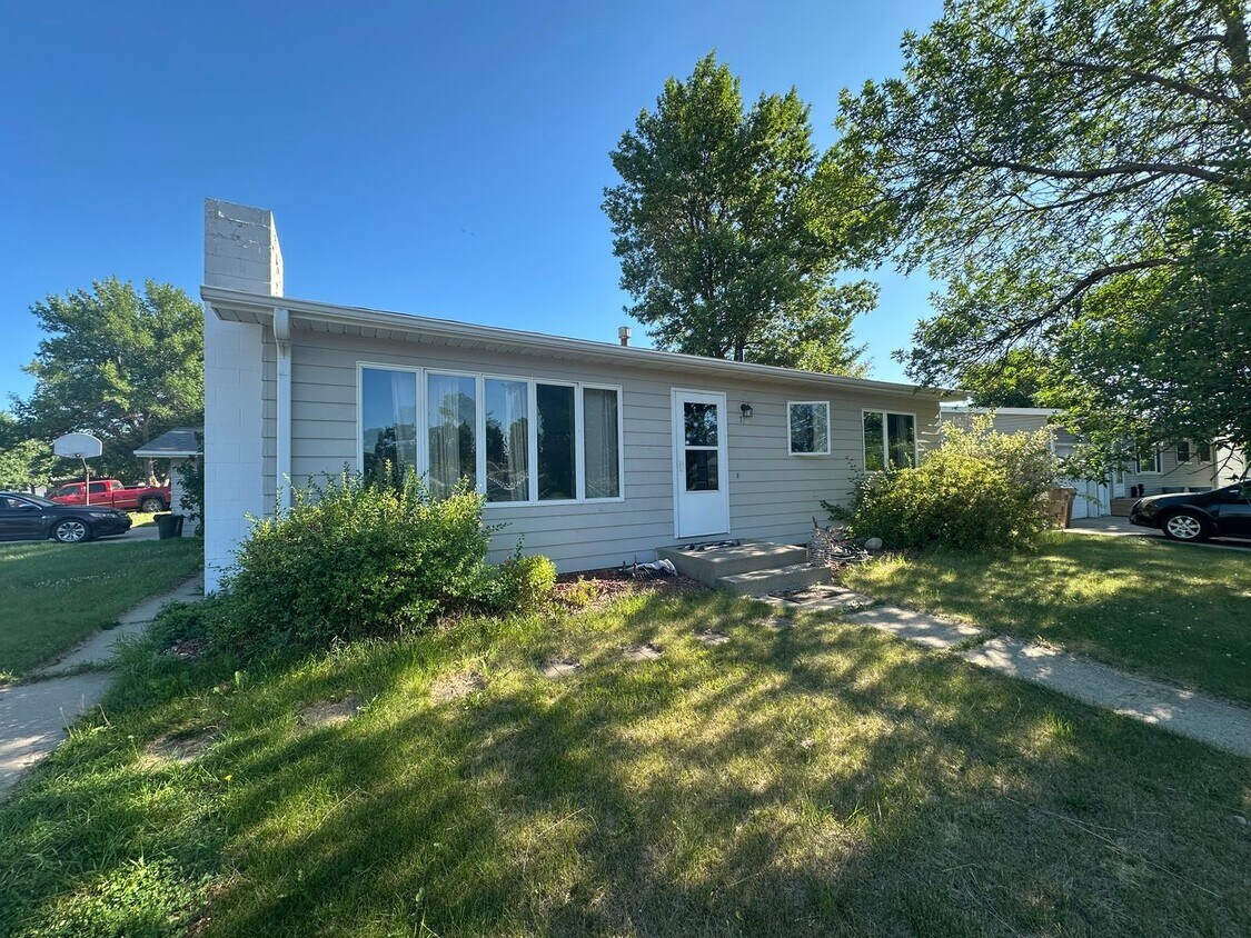 Foto principal - 3 Bedroom Home