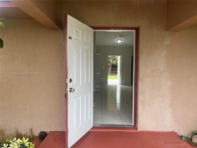 Foto del edificio - 10040 SW 45th St