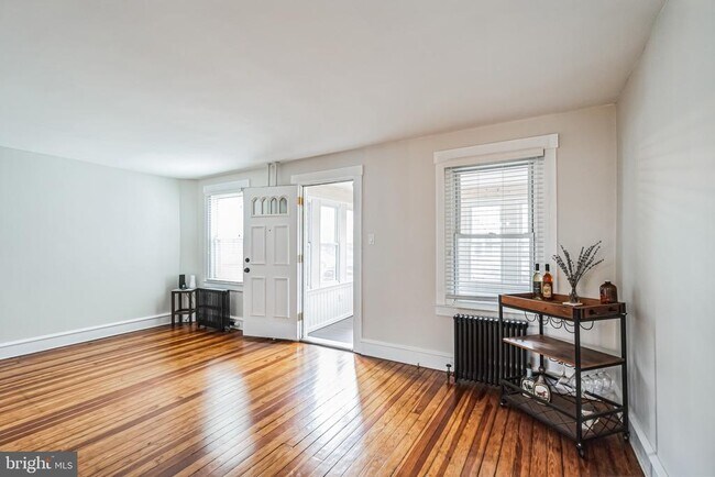 Building Photo - 248 Pensdale St