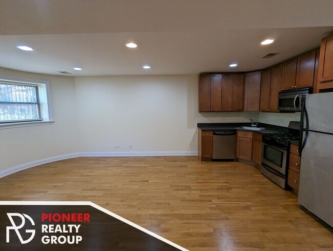 Foto del edificio - 2834 N Albany Ave