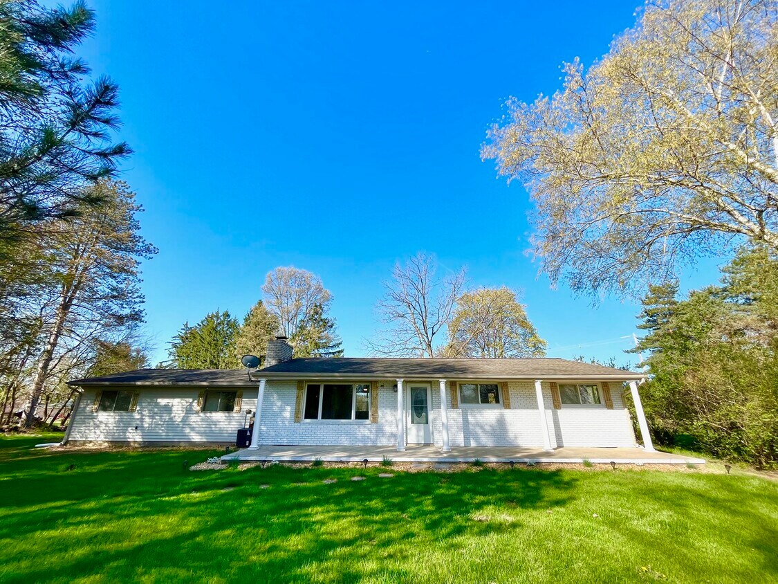 11093 Pinewood Dr, Jerome, MI 49249 House Rental in Jerome, MI