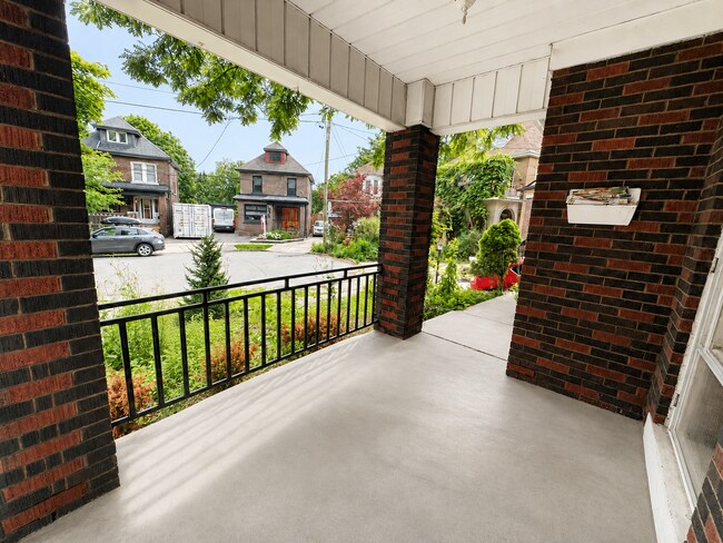 Building Photo - 272 Stinson Crescent