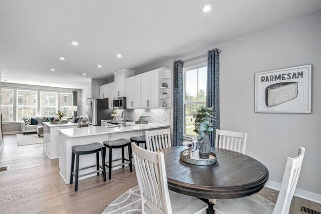 Área de comedor - 413 Spearfield Ln