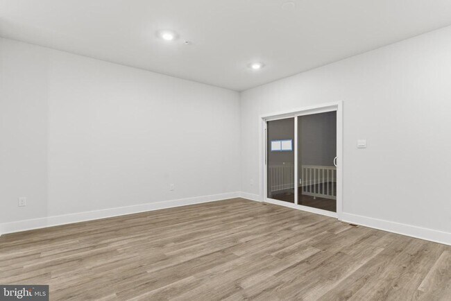 Foto del edificio - 5221 Manor Park Dr