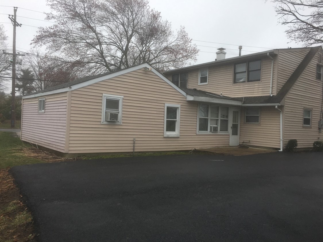 60 Glen Mawr Dr, Ewing Township, NJ 08618 House Rental in Ewing