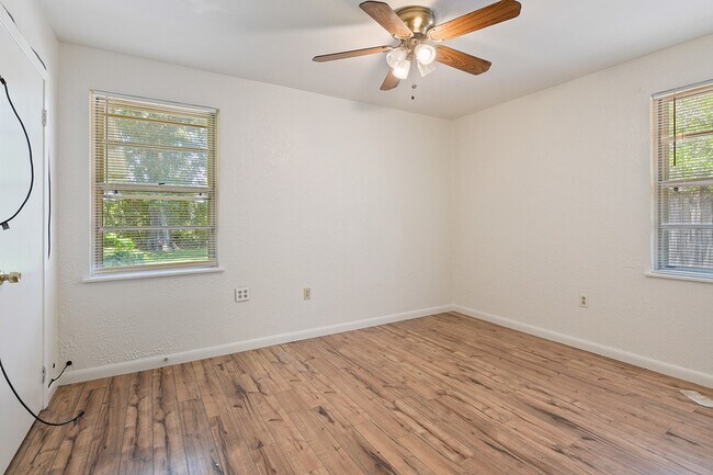 Building Photo - 3150 Carmen Dr