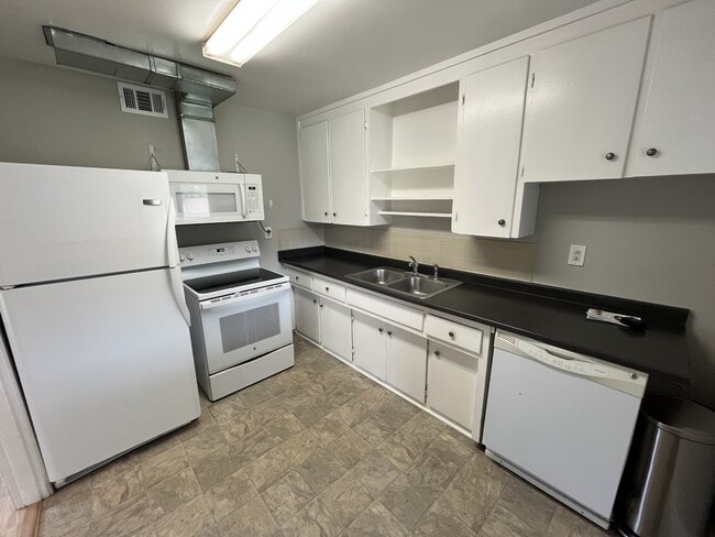 Foto del edificio - 13653 E 13th Ave