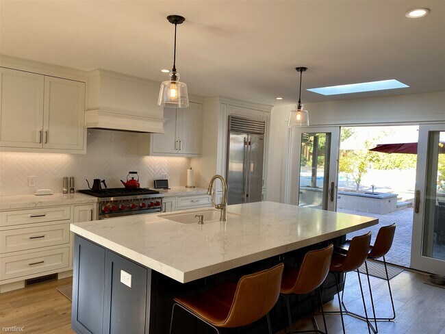 Foto del edificio - 5 br, 3.5 bath House - 120 Van Tassel Court