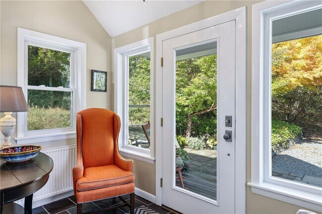 Foto del edificio - 140 Connection St