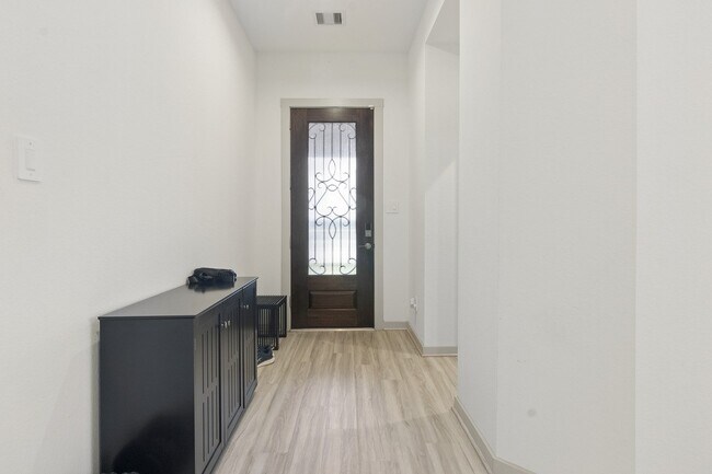 Building Photo - 28335 Halle Ray Dr