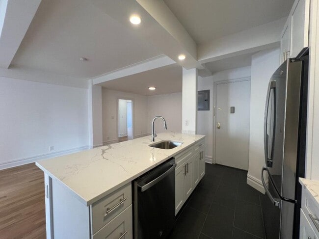 Building Photo - 3 bedroom in NEW YORK NY 10025