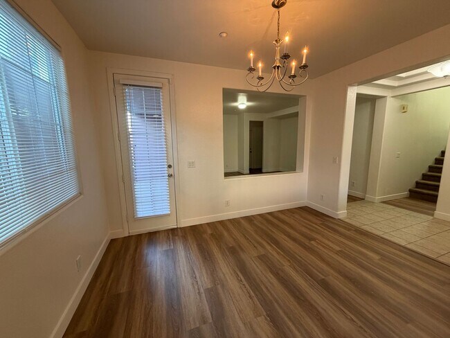 Foto del edificio - Discover a refreshed 4-bedroom, 2.5-bath home in Las Vegas 89149
