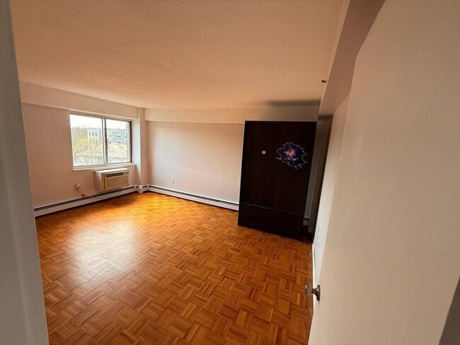 Building Photo - 1025 Hancock St