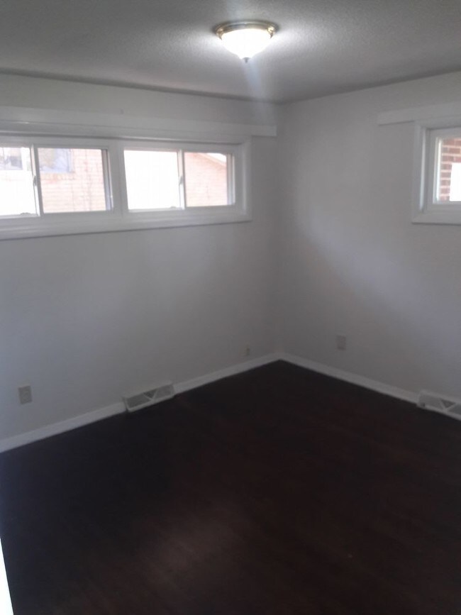 Building Photo - Coming Soon Cozy Duplex off The Plaza