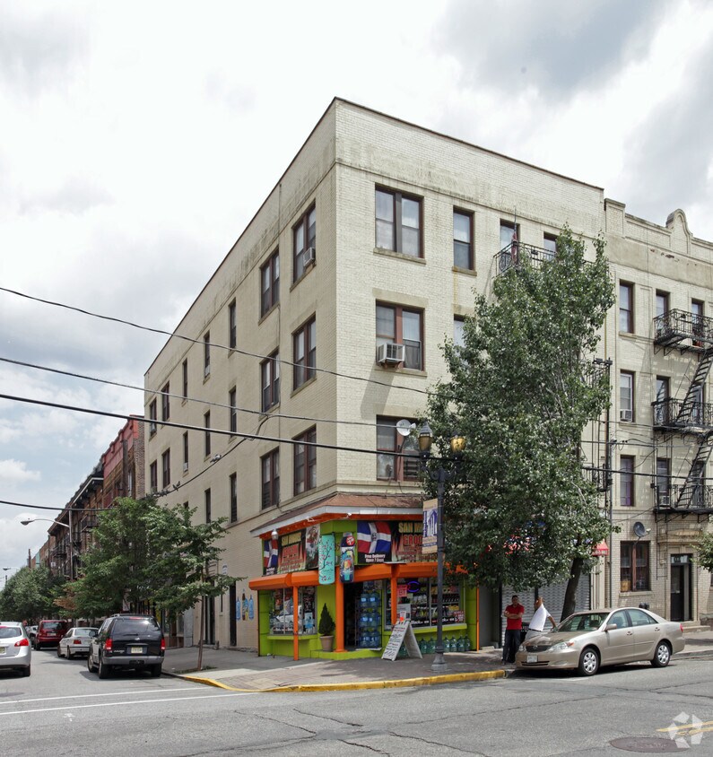 Building Photo - Filmore Norse