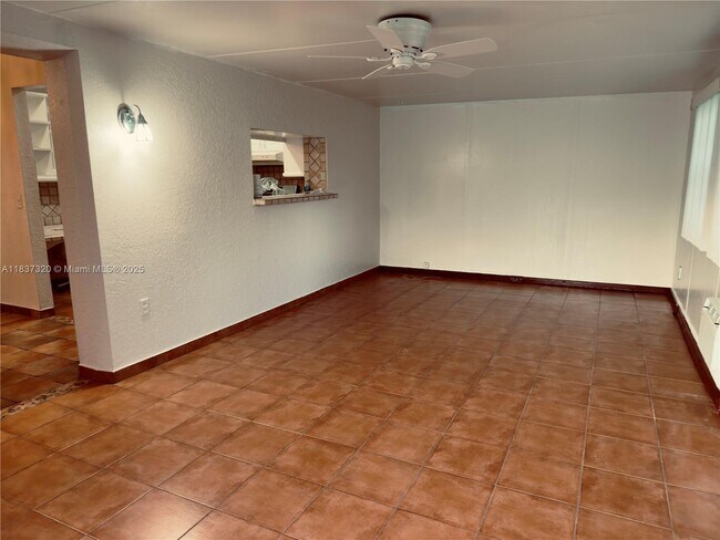 Foto del edificio - 8510 NW 8th St