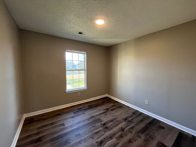 Foto del edificio - Completely Renovated 3 Bedroom 2 Bath Home for Rent!!