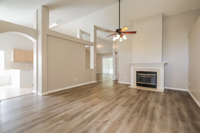 Building Photo - 1568 Saddlebrook Ln