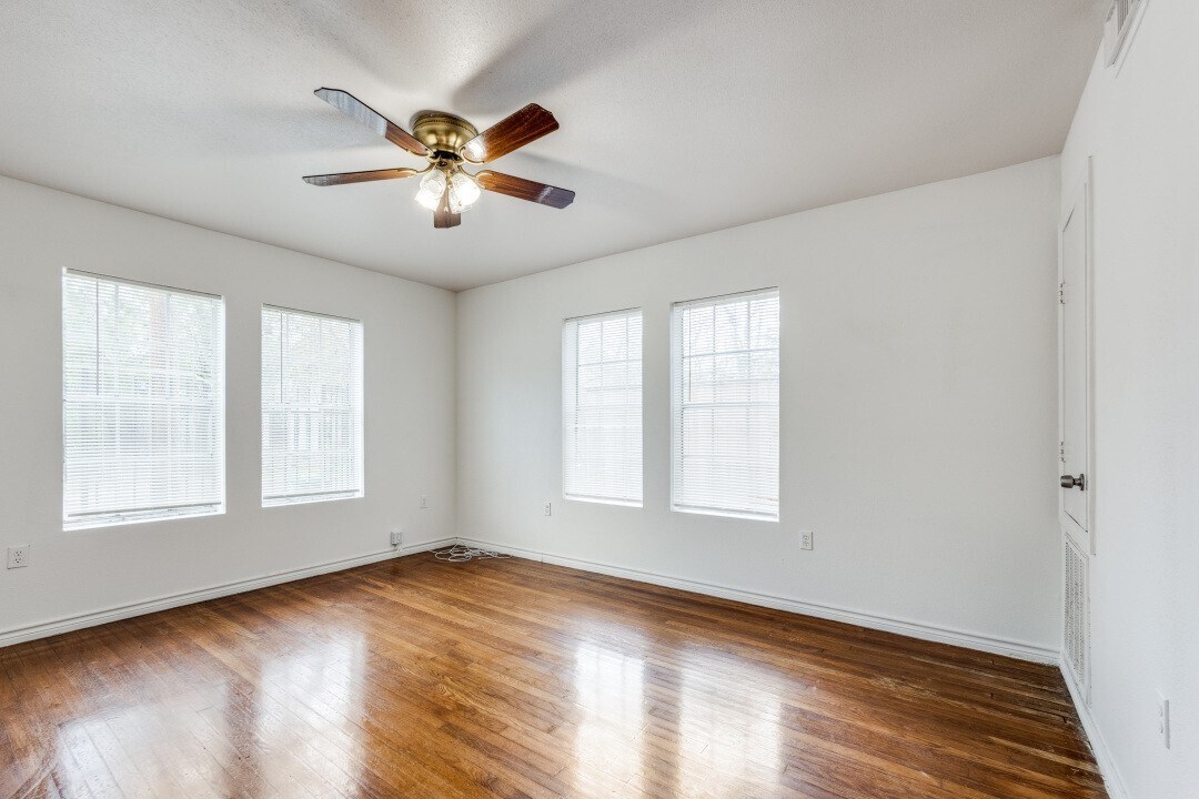 Foto principal - 519 W Main St