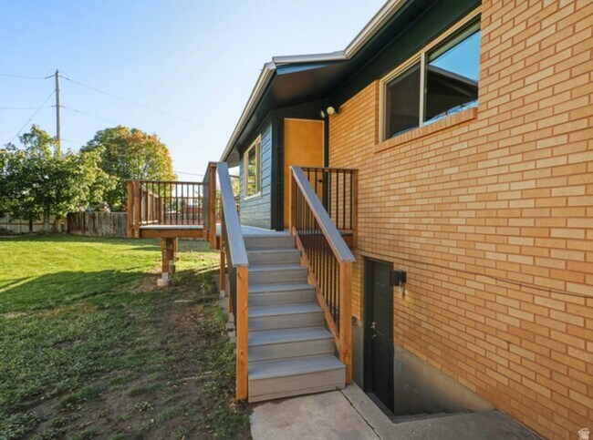Foto del edificio - 2036 Highland View Cir